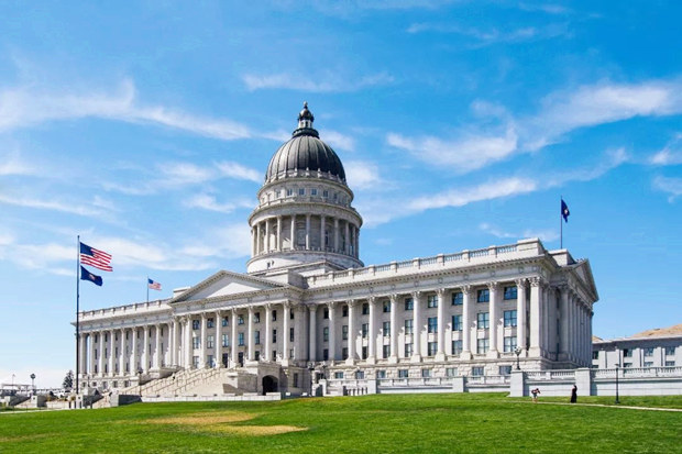 特朗普关税败诉 + 出生公民权博弈升级,赴美生子再添利好信号!